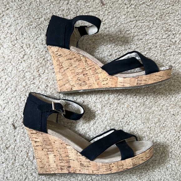 Toms Shoes - Tom’s wedges.
